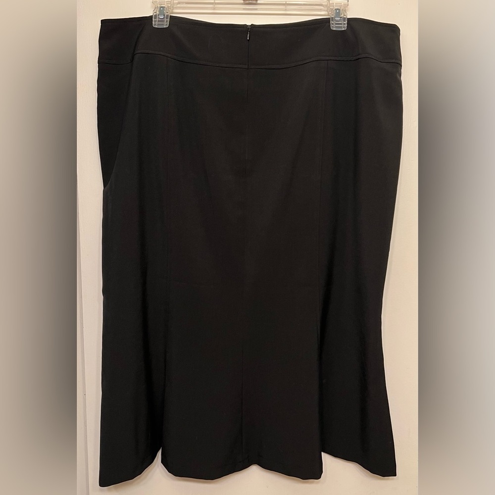 Elegant Black Midi Skirt with Silver Accent - Picture 3 of 5